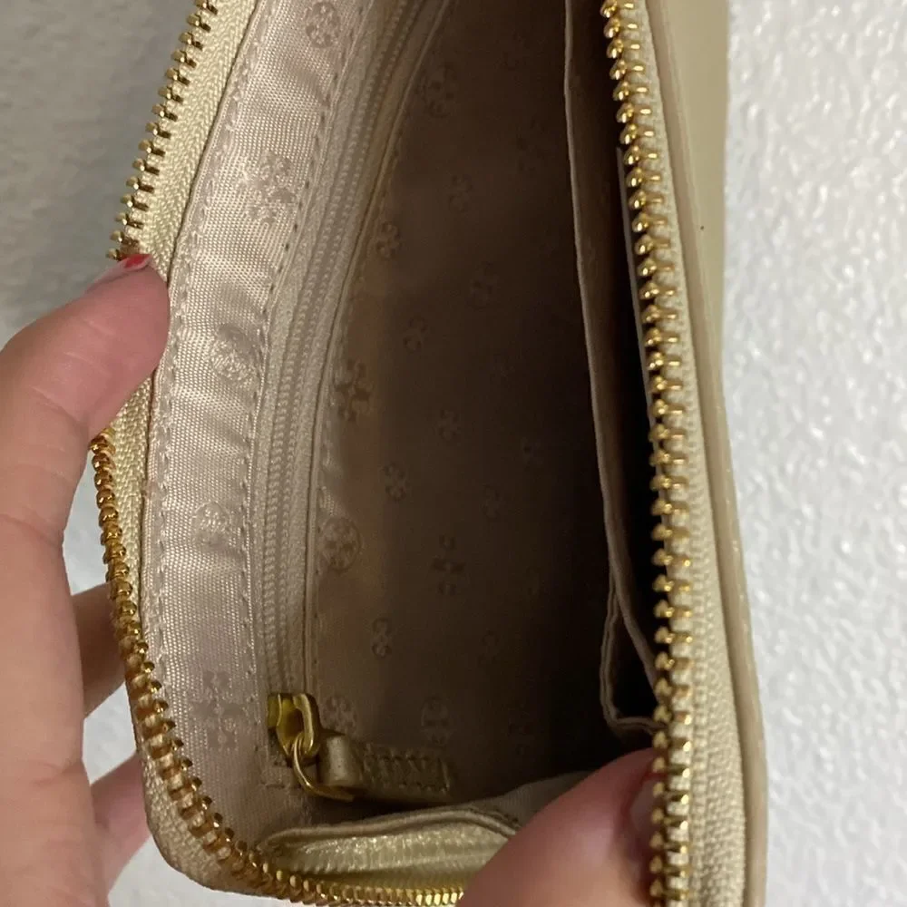 NWT-Tory Burch- soft gold Landon large wristlet